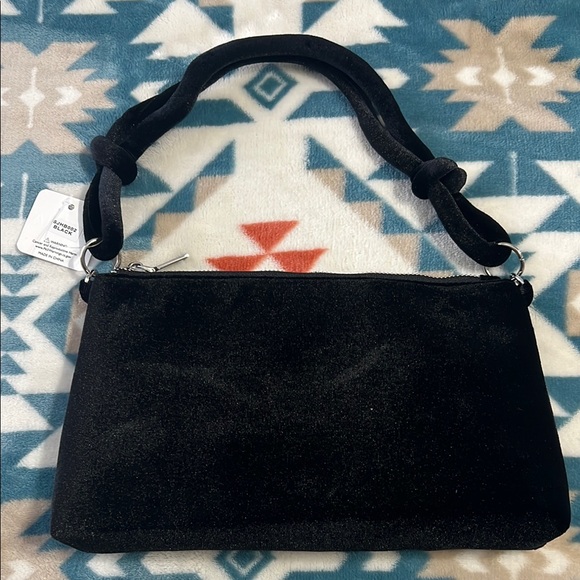 Elegant Black Velvet Handbag - Picture 2 of 4